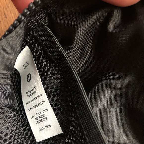 NWT LARGE 2L Lululemon Everywhere Belt Bag Black - Picture 10 of 10